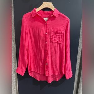 Rails “Ellis” gauze shirt in hibiscus pink.